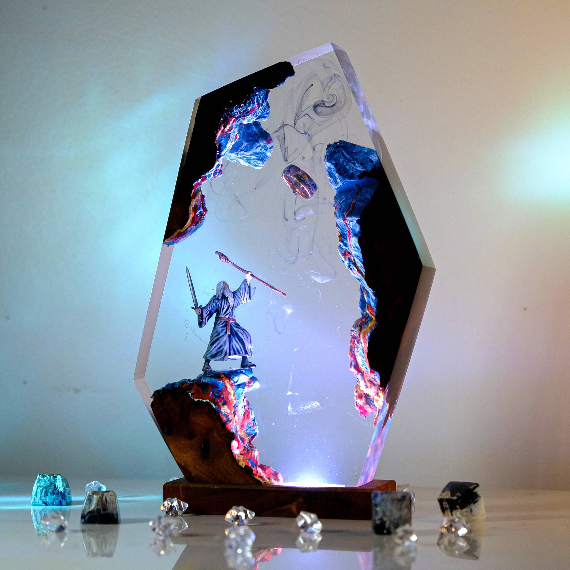 Lámpara de Resina con Figura d - Desk Setup Equipment reseña y precio